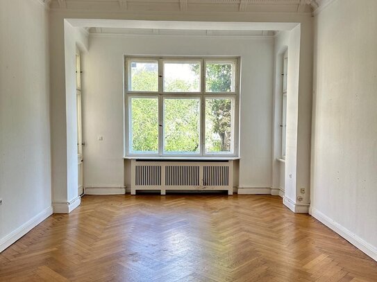 SANIERUNGSOBJEKT, 4 ZIM.-AB IN TRAUMHAFTEM STUCKALTBAU 1 MINUTE V. DEM BELIEBTEN VIKTORIA-LUISE PLATZ