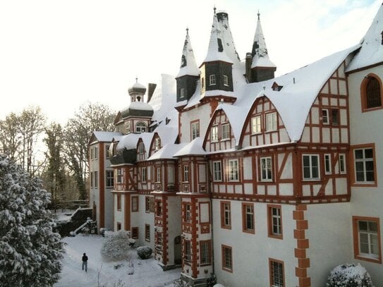 Ansprechende und gepflegte 4-Raum-Maisonette-Wohnung im Hungener Schloss