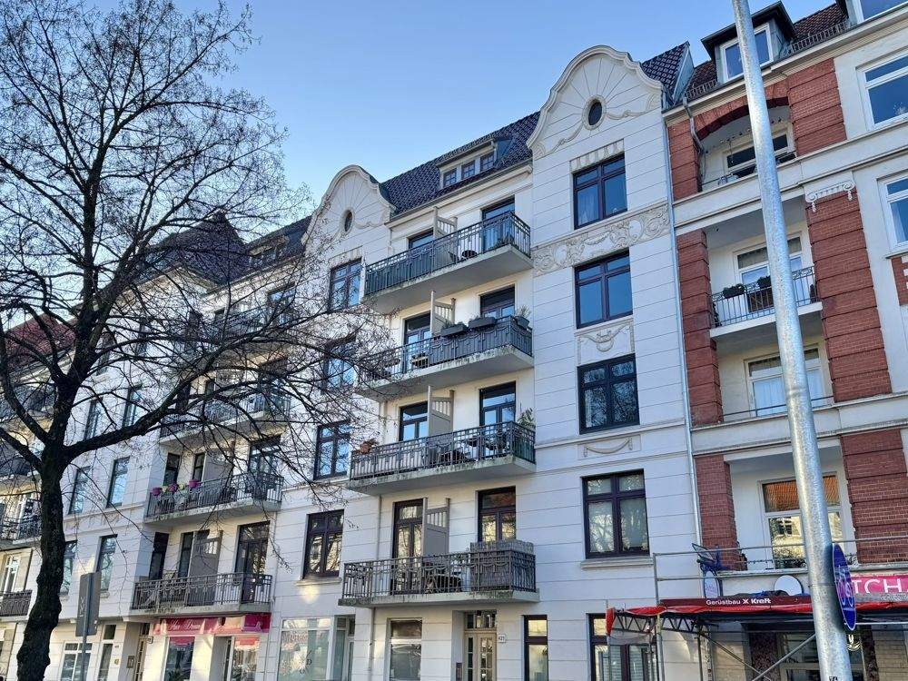 Vermietete 3-Zimmer-Altbauwohnung mit Balkon in Barmbek-Nord