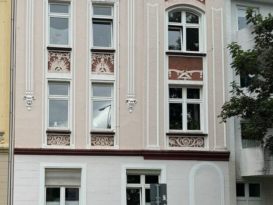 Komplett saniert: Tolle Dachgeschoss-Altbauwohnung mit großem Balkon am Phoenixsee