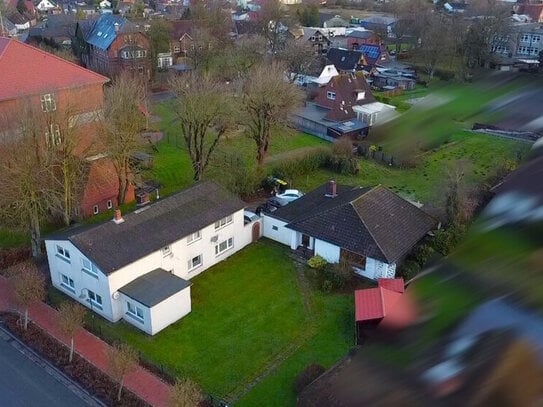 Attraktives Immobilienensemble: Mehrfamilienhaus mit separatem Bungalow im Herzen von Lunden