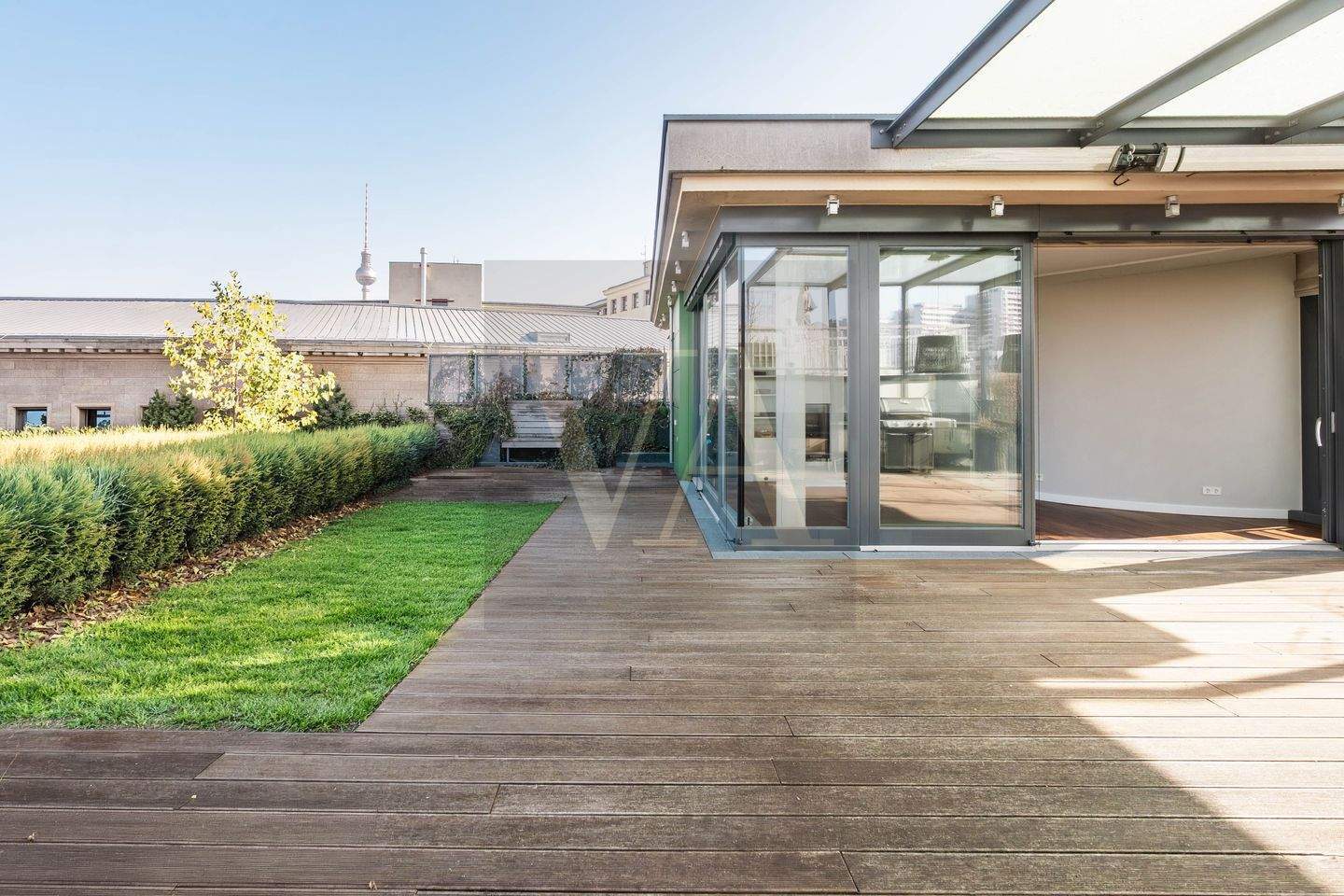 Exklusives Luxus Penthouse mit Dachterrasse, Wintergarten & Kamin in Bestlage Berlin-Mitte - Photo 1