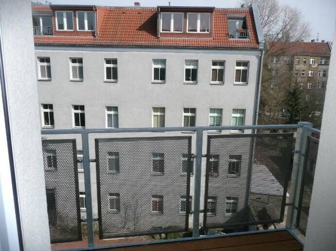 2 Zimmer sehr schön modernisiert in totalsaniertem Gebäude in ruhiger Wattstraße/ Oberschöneweide - Foto 1