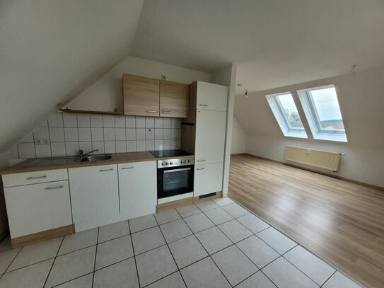 - Neuer Preis ! Pfiffiges, sonniges 1-Zimmer-Appartment mit Balkon und Tiefgaragenstellplatz in Eisfeld