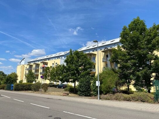 Schöne 1-ZKB Maisonette Wohnung mit Dachterrasse & Stellplatz