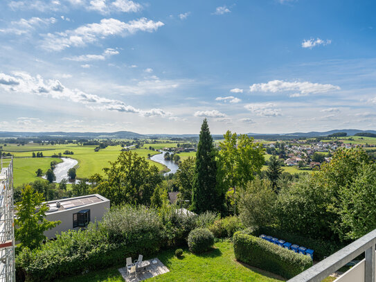 Helle 4,5-Zimmer-Eigentumswohnung in Cham mit traumhaftem Regentalblick