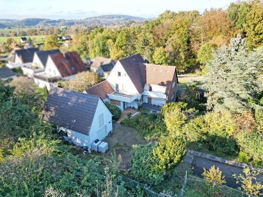 Ländlich gelegenes Ein- bis Zweifamilienhaus mit Doppelgarage, Nebengebäude und großem Garten in Vlotho-Valdorf