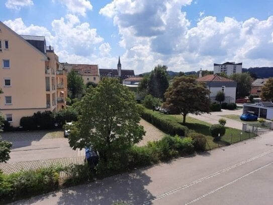 Zur Kapitalanlage: Dachgeschoßwohnung mit Balkon