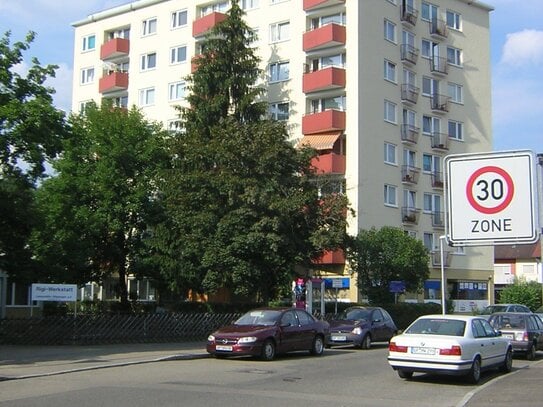 Schöne Einzimmerwohnung mit Singleküche und Bad ab sofort zu vermieten.