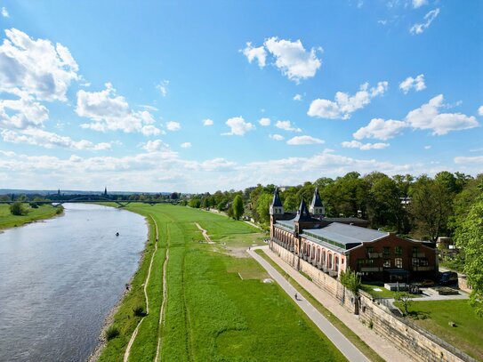 *unwiederbringlicher Blick - sehr helle und schöne 3,5-Zimmer-Maisonette-Wohnung direkt an der Elbe *