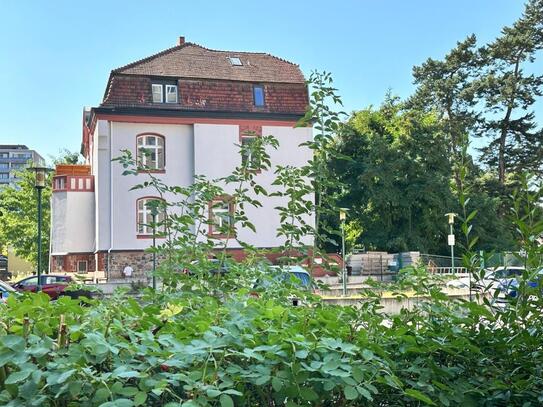 ERSTBEZUG - Reizvolles Dachnest in einer liebevoll sanierten Stadtvilla