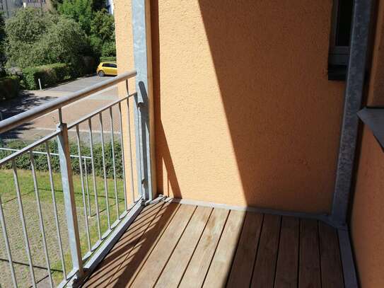 Inkl. EBK *** 1.OG / frei ab 1.4.25 / + sonniger West-Balkon**