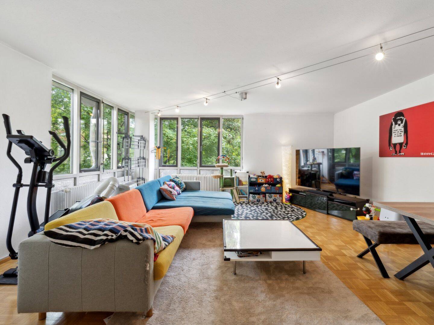 Lichtdurchflutete, vermietete 3-Zimmer-Eigentumswohnung in begehrter Lage von München-Bogenhausen