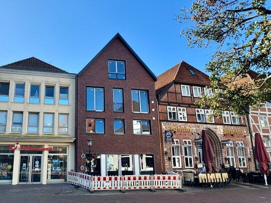 Erstbezug: Großzügige 3-Zimmer-Wohnung im 1. Obergeschoss mit charmantem Balkon inmitten der Altstadt