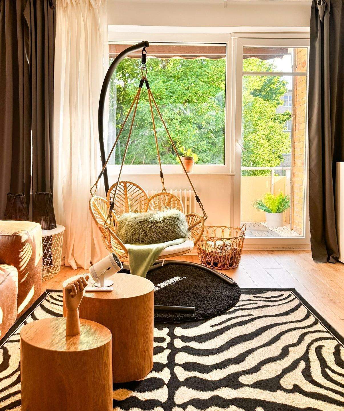 Stilvolle und geräumige Wohnung mit Heimkino, Balkon & Privatparkplatz - Ruhige zentrale Lage in Mitte/Wedding - Photo 1