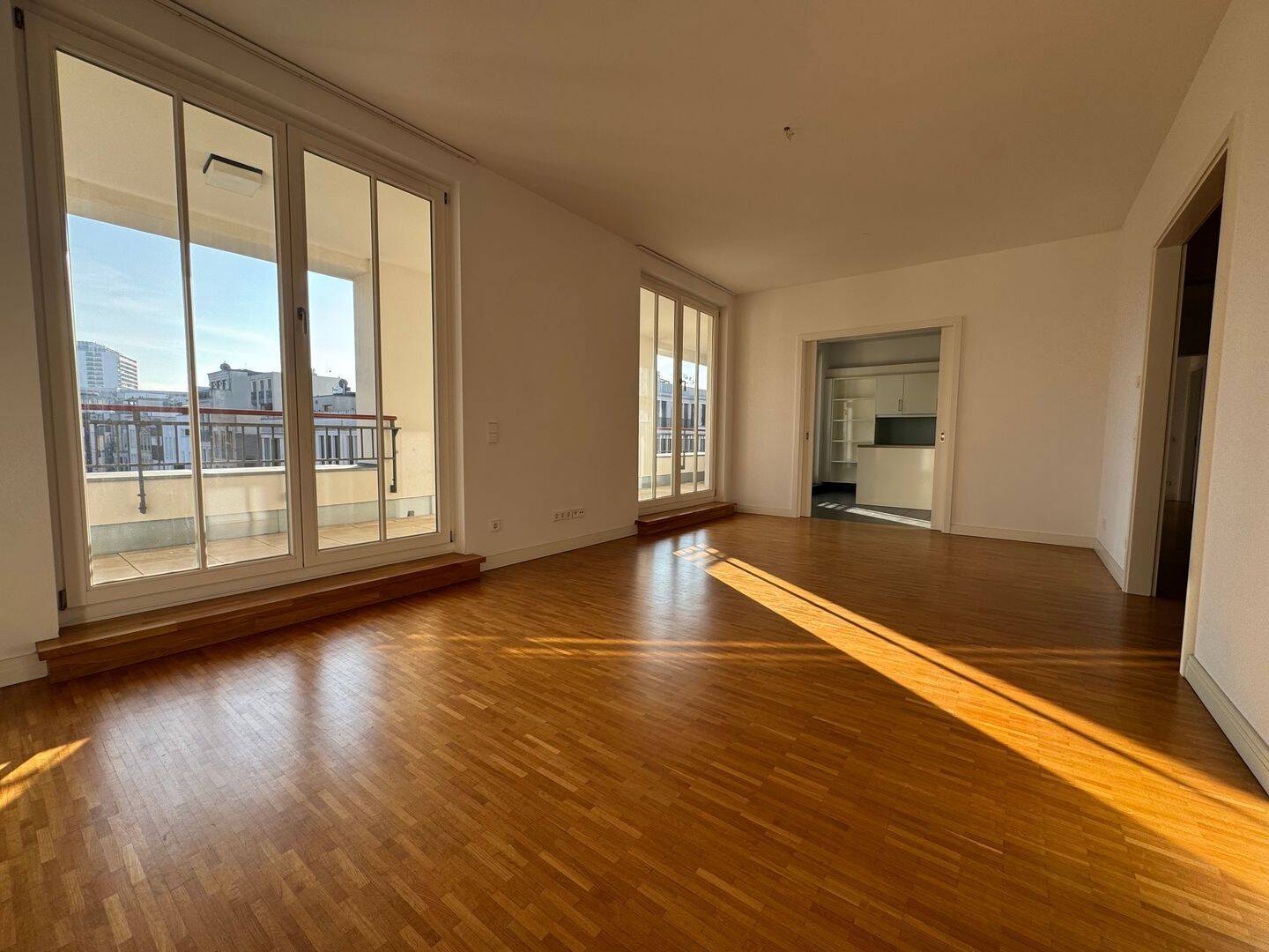 Exklusive City-Residenz mit 3 Schlafzimmern, Masterbädern & großem Balkon in Toplage! - Foto 1