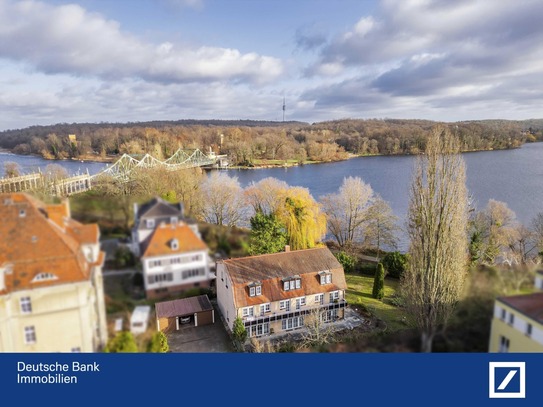 "Elegantes Reihenendhaus mit großem Garten & traumhaftem Blick auf die Glienicker Lake"