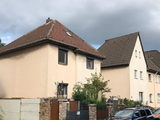 Freistehendes XL-Einfamilienhaus mit Garten und Garage