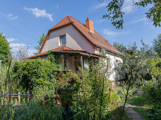 Einfamilienhaus mit 800QM großem Garten zu verkaufen-Sanierungsbedarf!