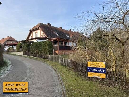 Großzügige Haushälfte am Dorfteich!!!