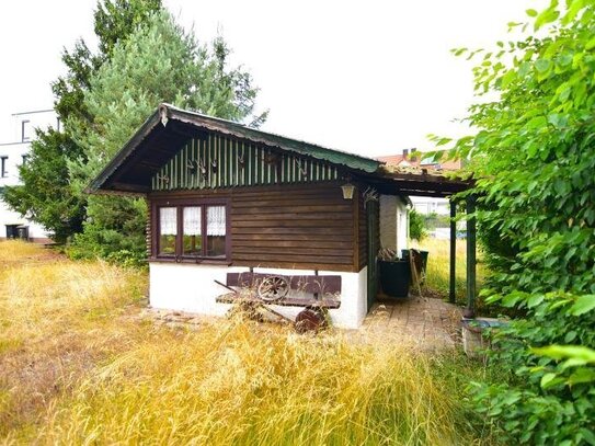 Grundstück mit Bungalow und Gartenhäuschen bereit für Neues