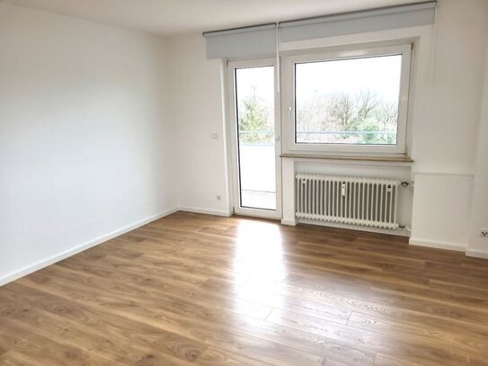 Sehr gepflegte 4 Zimmer Wohnung mit Balkon, Anneröder Weg, sofort frei