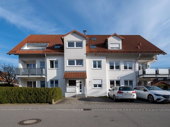 2 BALKONE & AUFZUG! Helle, moderne 3 1/2-Zi.-Wohnung mit TG-Stellplatz im Herzen Oberteuringens