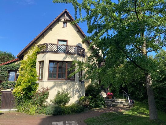 Schön eingewachsenes Einfamilienhaus mit Elw. im riesigen Garten, weitere Bebauung mögl.