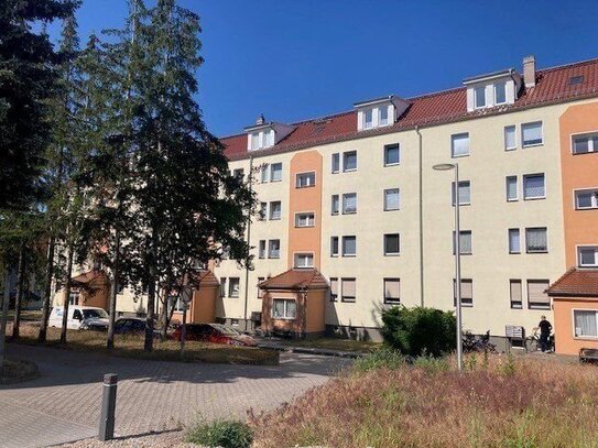 Helle großzügige 2-Raum Wohnung mit Balkon und Garagenstellplatz