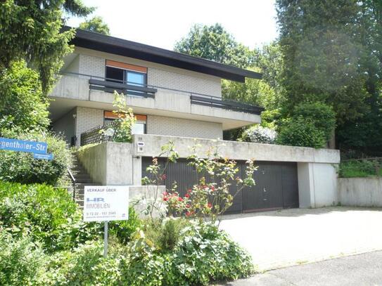 Top Wohnlage, großes Haus, großer Garten, große Garage in 77855 Achern