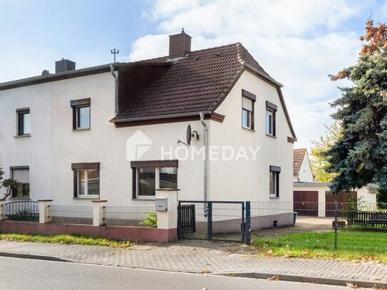 Gepflegte DHH in Tollwitz: Großzügiges Grundstück mit Garten, Südterrasse, 2 Garagen und Werkstatt