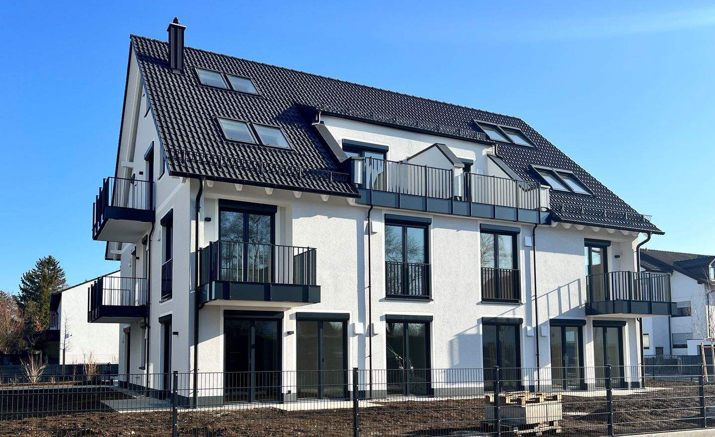 NEUBAU-DG-Wohnung mit ausgebautem Speicher (Studio), sonniger Dachterrasse + Balkon