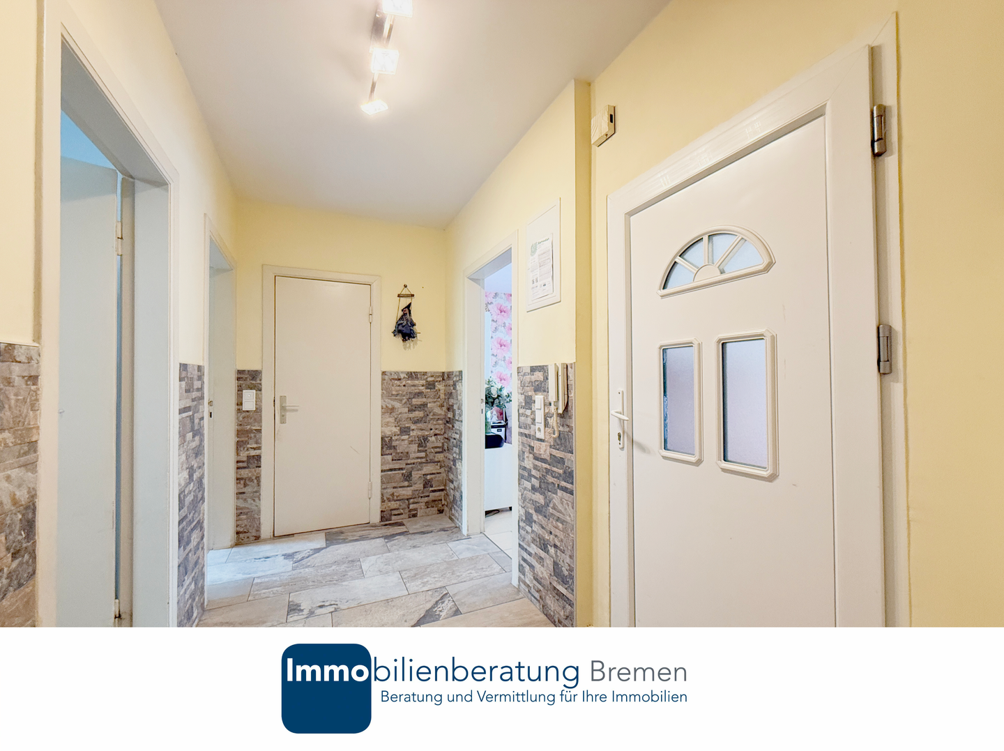 Moderne 4-Zimmer-Wohnung mit Garten