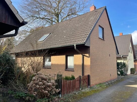 Geräumiges Einfamilienhaus mit Stellplatz und kleinem Grundstück in Bremen-Burg