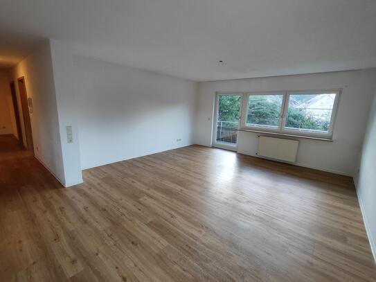 Großzügige 4 Zimmer-Whg. mit Balkon, EBK, Aufzug und Stellplatz