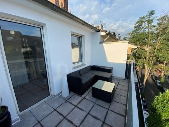 Paradies mit Dachterrasse / Mini Penthouse - 2 Zimmer mit Küche und Bad - vollständig möbliert und renoviert