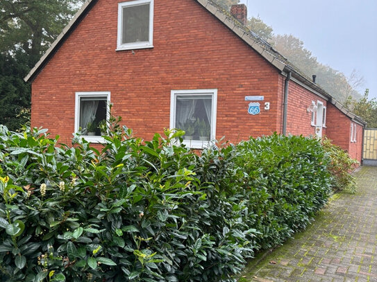 Teilsaniertes Einfamilienhaus auf tollen großen Grundstück in Hude!