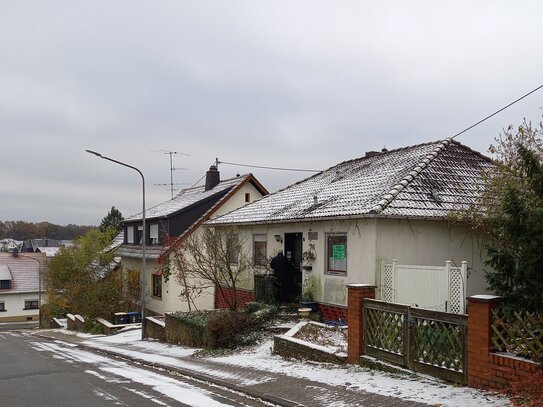 Freistehender Walmdachbungalow (Okal Haus) mit Terrasse, Garage und Garten, in ruhiger Lage von Spiesen