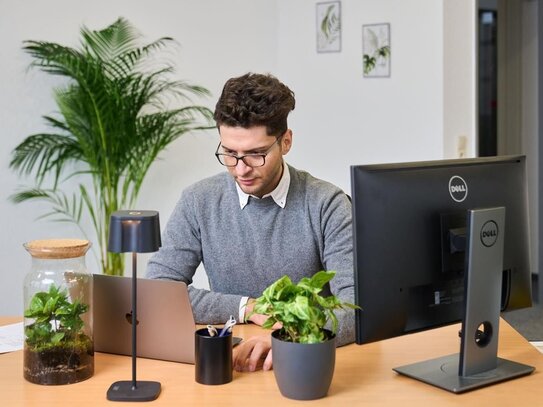 Optimal ausgestattetes Büro: Renoviert, lichtdurchflutet, inklusive Internet & Telefon