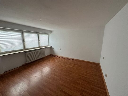 Kaiserslautern-West ebenerdige 1-Zimmerwohnung, Essküche und Duschbad im Souterrain mit 40 qm!