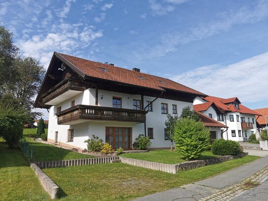 Raum Lalling/Schöfweg: Gepfl. 3-Fam.-Haus - ca. 313 m2 Wfl./€ 1.650.-/m2 - naturnahe Aussichtslage!