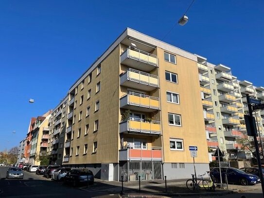 Nachlass/Gebotsverfahren: 2-Zimmer--ETW in 90478 Nürnberg, Peterstr. 13 / Balkon / Leerstand