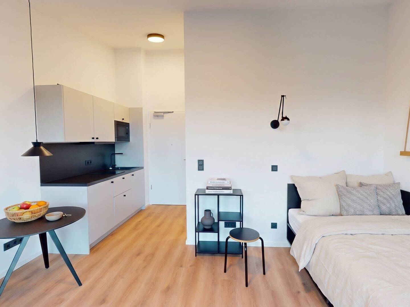 Dein Neustart in Berlin: 1-Zimmer-Apartment mit moderner Möblierung, EINBAUKÜCHE und BALKON - Foto 1