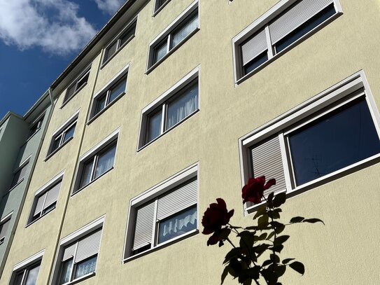 Für Kapitalanleger! Sofort beziehbare oder vermietbare 2-Zi-Wohnung mit Balkon als clevere Geldanlage oder Selbstbezug…