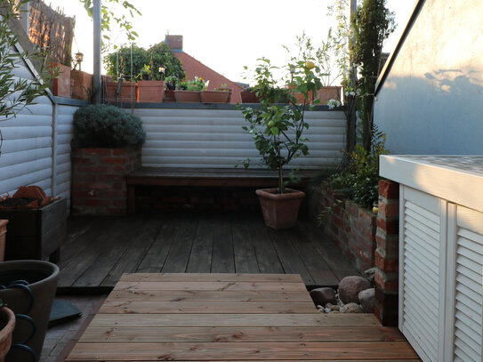 Zimmer mit eigenem Bad in Dachgeschosswohnung mit Terrasse