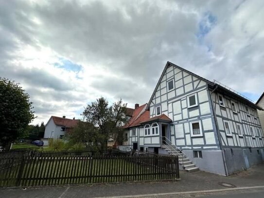 **Packen Sie's an! Haus für Handwerker mit viel Potential!** Einfamilienwohnhaus in zentraler Lage von Malsfeld