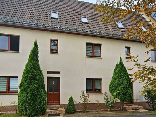 Wettin-Löbejün OT Rothenburg: 2-Familienhaus mit großem Grundstück, überdachter Pool und Nebengelass