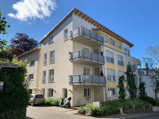 Stadtzentrale, barrierefreie Zwei-Zimmer-Wohnung mit Balkon