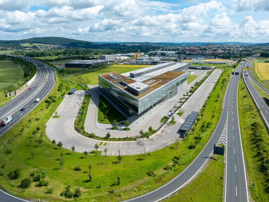 Neuwertige Büro- und Produktionsteilflächen in modernem Gewerbekomplex