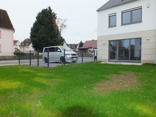 Modernes Kfw 55 Reiheneckhaus mit ca.129m² Wohnfläche mit Garten und 3 Kfz. Stellplätze!